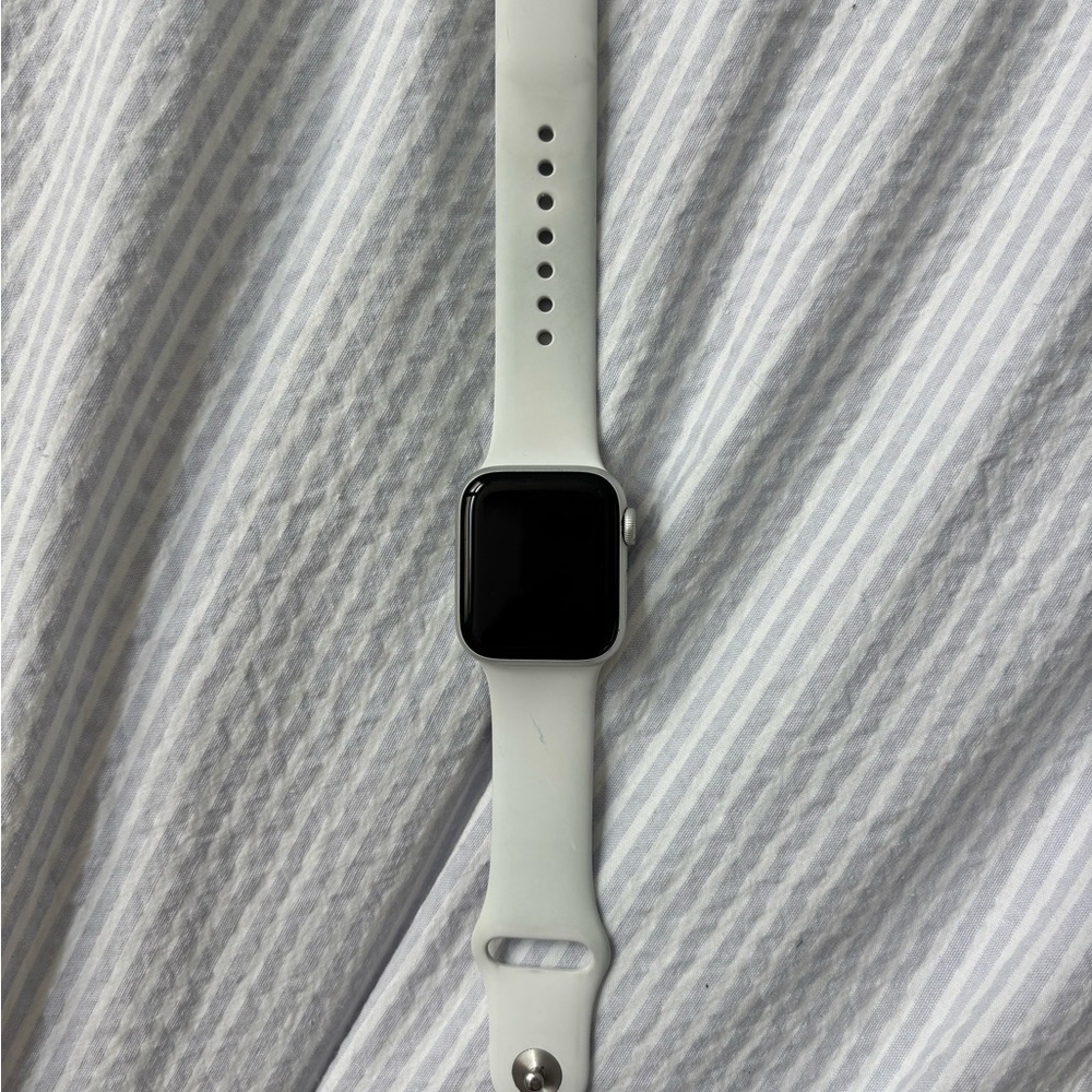 Apple Smartwatch - White and Black series 6
